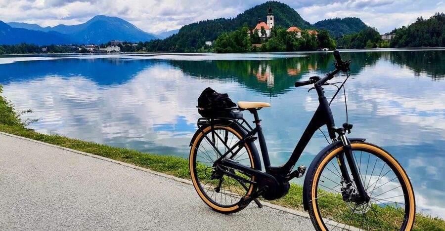Bled: e-Bike Rental - Where you pick up: downtown Bled, right by the Union bus station