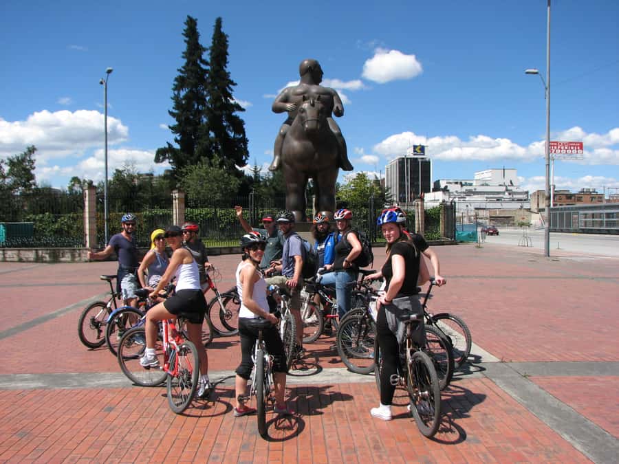 Bogota: Bicycle City Tour - Historic Center, Plazas, and the Central Cemetery Stop