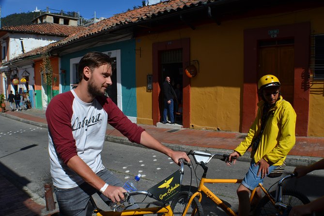 Bogotá Private Bike Tour with Transportation - Teusaquillo and the Parkway Boulevard ride: trees and a major crossing