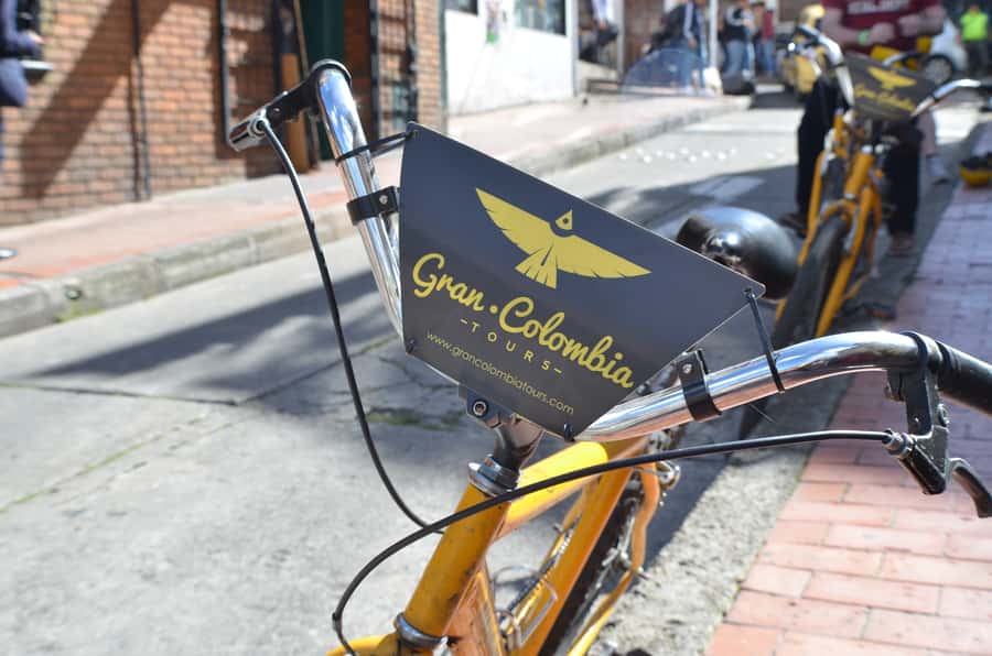 Bogotá: Shared Bike Tour - Chorro de Quevedo and La Candelaria’s founding-plaza story