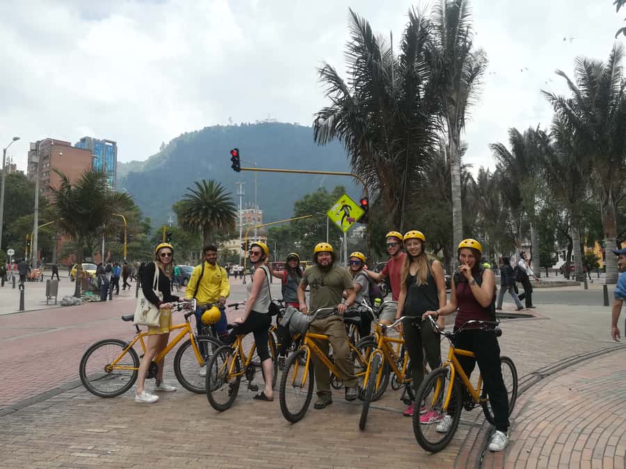Bogotá: Shared Bike Tour - Parkway Boulevard and the bike-friendly rhythm