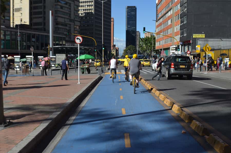 Bogotá: Shared Bike Tour - Hidden neighborhoods, graffiti as social signal