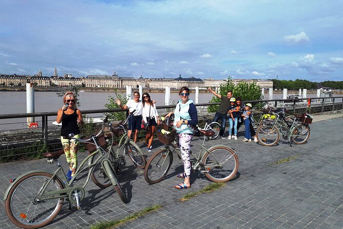 Bordeaux bike tour "The Best of Bordeaux" - Pont de Pierre and Parc aux Angéliques: Quayside Views You’ll Remember