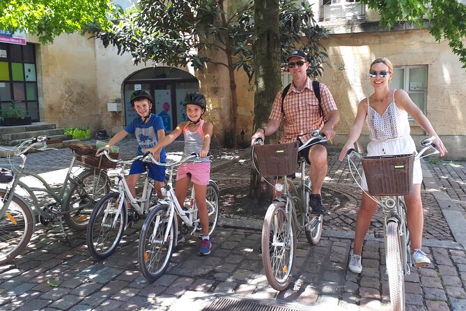 Bordeaux bike tour "The Best of Bordeaux" - Jardin Public Tasting, Quinconces Fountains, and the Golden Triangle