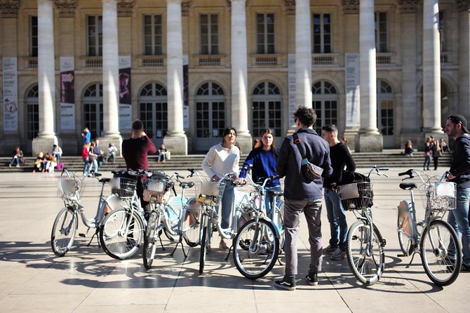 "Bordeaux by bicycle: a 3-hour tour immersive experience" - E-bike vs regular bike: who should pick what