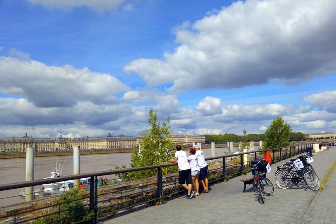 Bordeaux Essentials Sightseeing Bike Tour with a Local Guide - Why this Bordeaux bike tour is an efficient first-day move