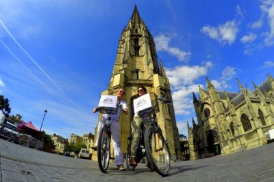Bordeaux Essentials Sightseeing Bike Tour with a Local Guide - Saint-André Cathedral: your first orientation landmark