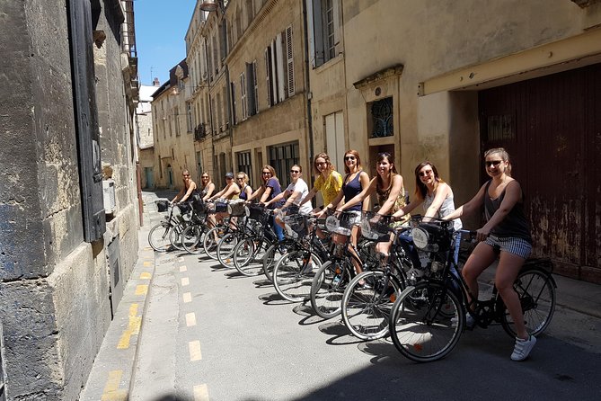 Bordeaux Essentials Sightseeing Bike Tour with a Local Guide - Palais Gallien: finishing with a recognizable Bordeaux landmark