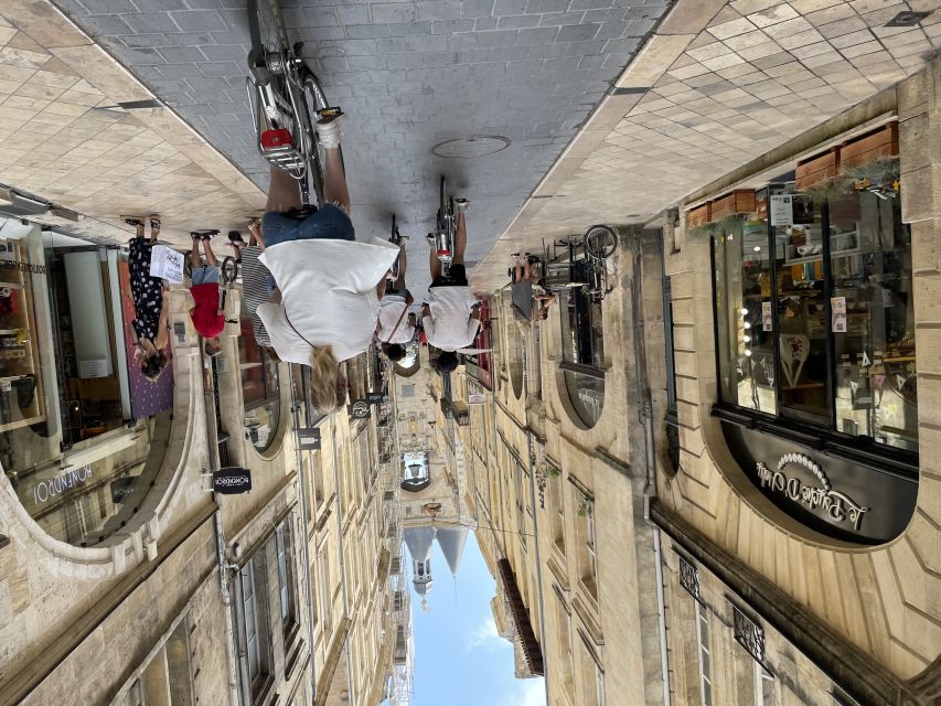 Bordeaux: Historic Center & Chartrons District Bike Tour - Garonne crossings: Pont de Pierre to Pont Jacques Chaban Delmas