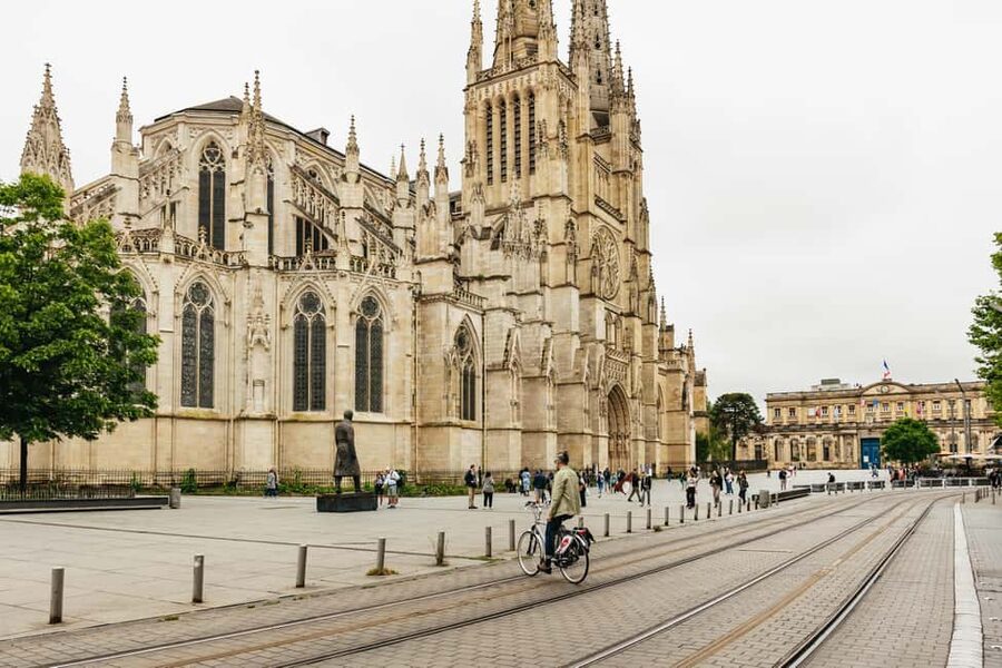 Bordeaux: Historic Center & Chartrons District Bike Tour - Chartrons by bike: street-level Bordeaux, not just highlights