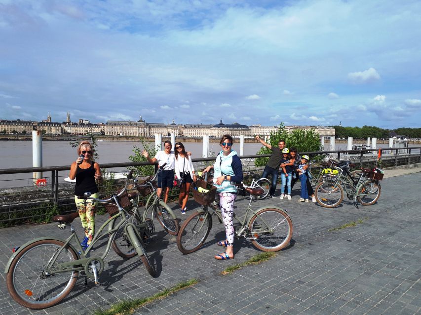 Bordeaux: Top Landmarks & Historic Bike Tour - Beach Cruisers, baskets, helmets, and water: why the ride feels easy