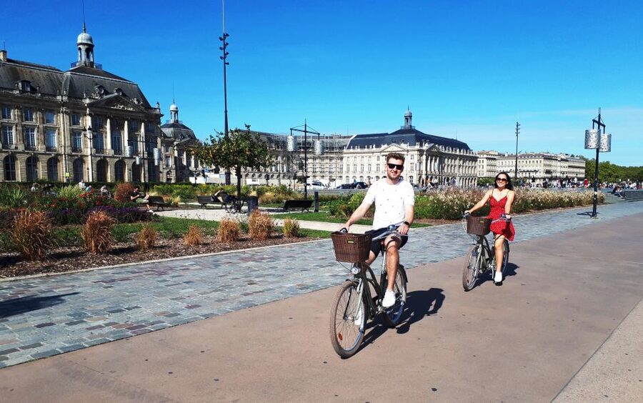 Bordeaux: Top Landmarks & Historic Bike Tour - Chartrons and the wine-trade streets: how the city smells like its past