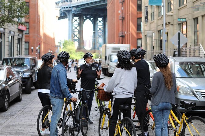Brooklyn Bridge and Waterfront 2-hour Guided Bike Tour - Crossing to Brooklyn: DUMBO Views and That Manhattan Skyline Feeling