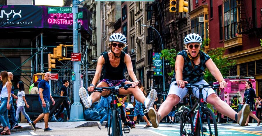 Brooklyn: Sightseeing Bike Tour with Local Guide - From Lockaway Self Storage to Dumbo Bridge Views