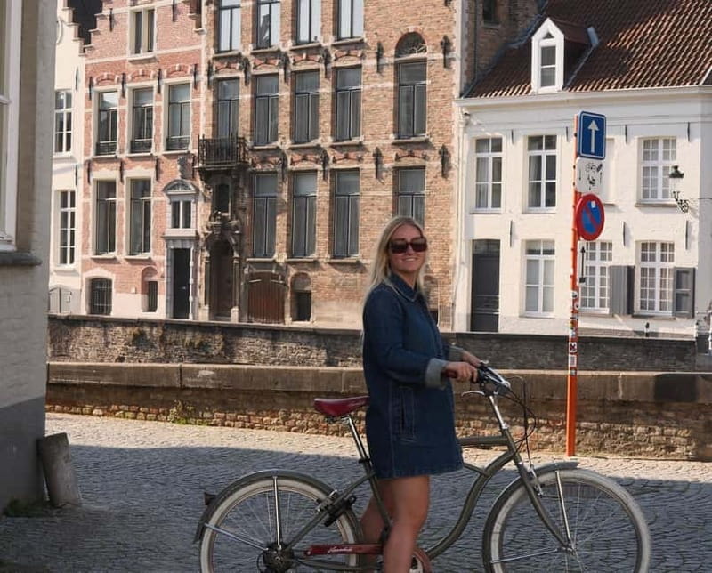 Bruges: City Bike Tour with a Local - The Ride Style: Cruiser Bikes on Cobblestones and Canals