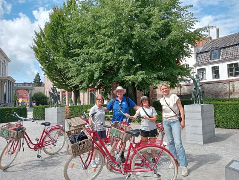 Bruges: Guided Retro Bike Tour of Highlights and Hidden Gems - Retro bikes and a secret-garden launch at Hof Bladelin