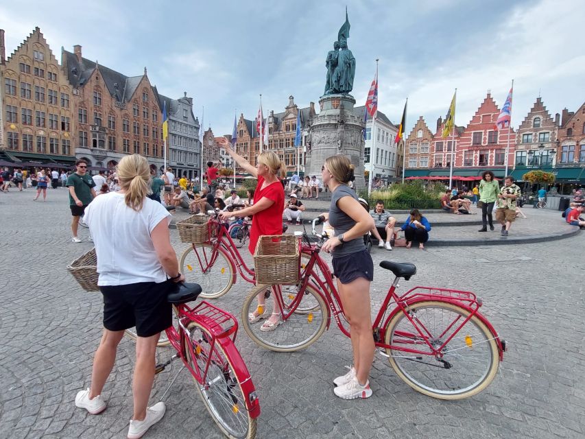 Bruges: Guided Retro Bike Tour of Highlights and Hidden Gems - Helmets optional, cobblestones real: how to make the ride easy