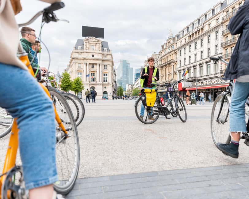 Brussels: City Highlights and Hidden Gems Bike Tour - Your guide shapes the whole experience (and it shows)