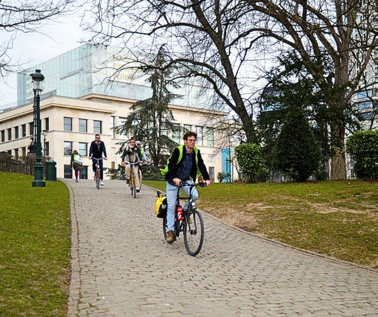 Brussels: City Highlights and Hidden Gems Bike Tour - Skipping lines and practical planning for busy places