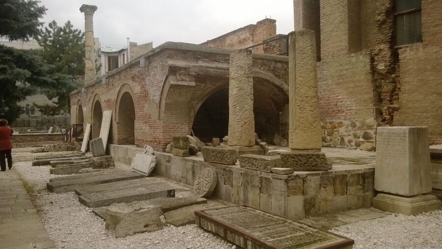 Bucharest: 2-Hour City Highlights Bike Tour - Old City anchor stops: Old Court Citadel, Manuc’s Inn, Stravopoleos Church