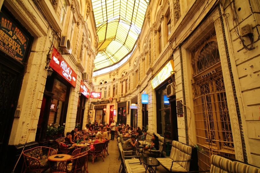 Bucharest: 2-Hour City Highlights Bike Tour - Calea Victoriei: grand architecture on the city’s most famous boulevard