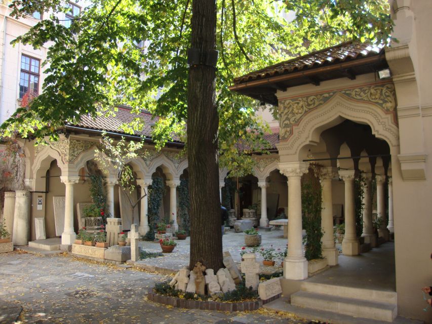 Bucharest: 2-Hour City Highlights Bike Tour - Cismigiu Park and City Hall area: a breather that changes the mood