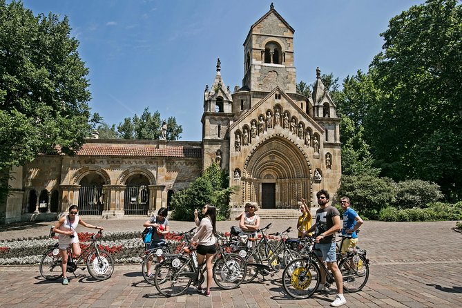 Budapest Bike Tour - Meeting Yellow Zebra and the ride-out start