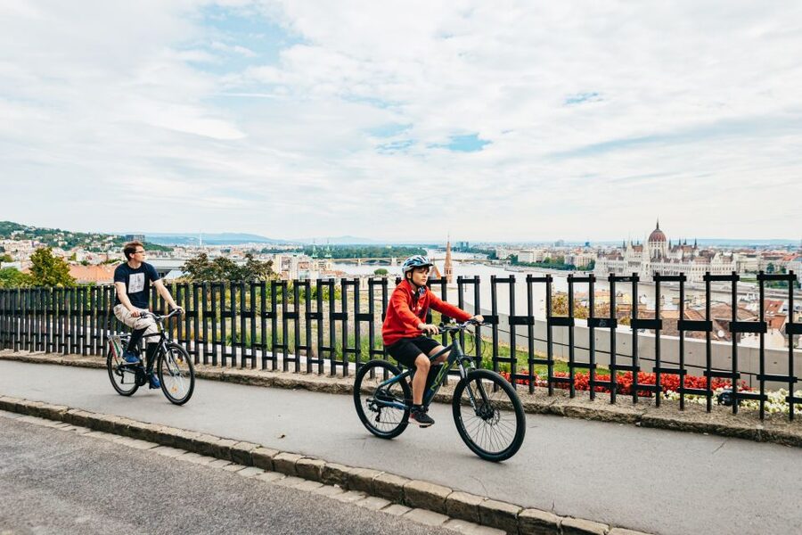 Budapest: Grand Sightseeing Bike Tour - Danube Promenade Riding: Elizabeth Bridge to Chain Bridge