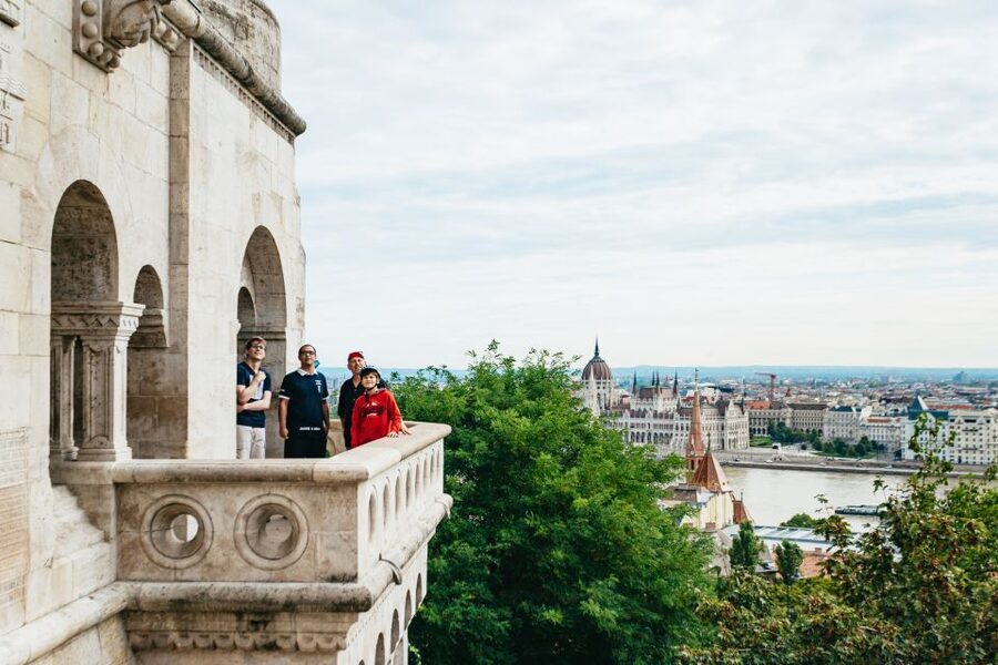 Budapest: Grand Sightseeing Bike Tour - Castle Hill Climb: Fishermen’s Bastion Views and Castle Streets