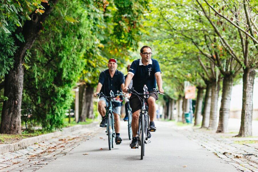 Budapest: Grand Sightseeing Bike Tour - Margaret Island Break: The Calm Middle of the Loop