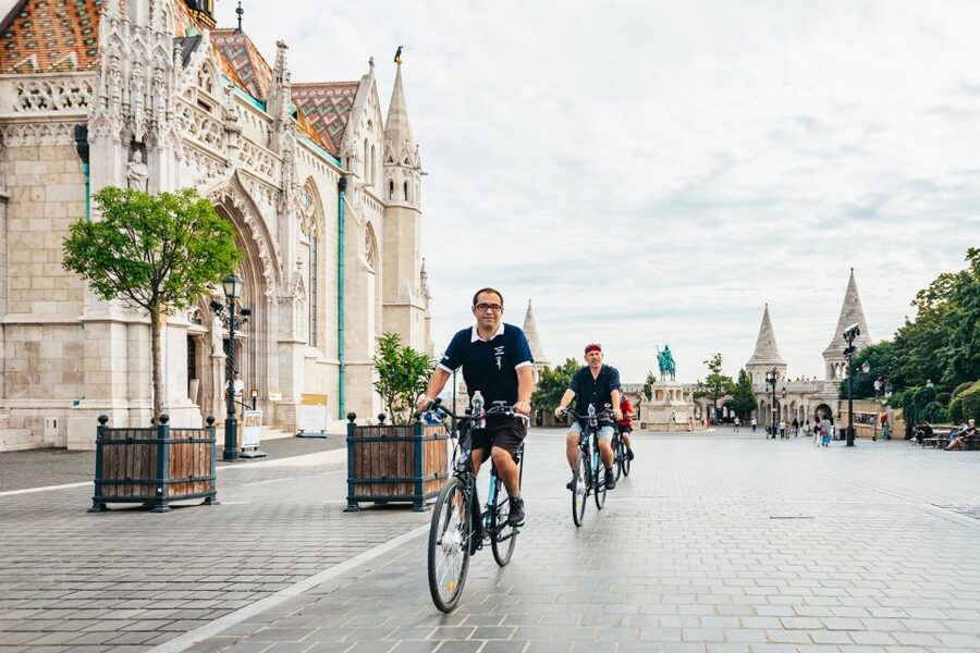 Budapest: Grand Sightseeing Bike Tour - Pace and Safety: What the 3 Hours Feels Like