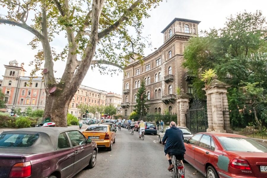 Budapest: Guided City Discovery Bike Tour - Andrassy Street and Nagymező Utca: architecture, fashion energy, and nightlife hints