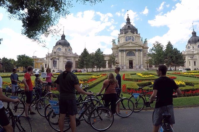 Budapest Highlights Bike Tour with a local guide - Bikes, comfort, and pace: what to expect for a 3.5-hour ride