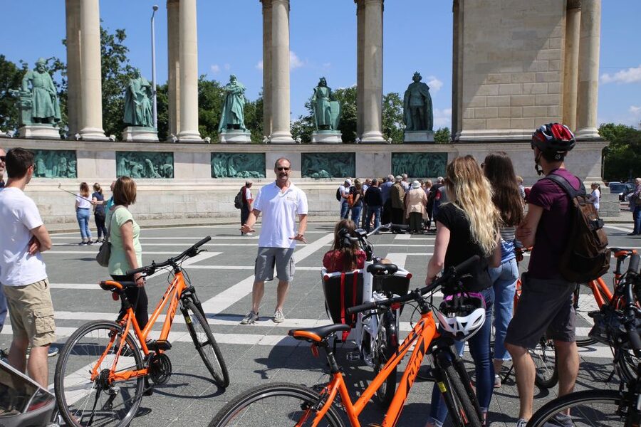 Budapest: Historic Downtown Bicycle Ride with Scenic Views - Parliament, the Danube Bank, and the Shoes: seeing the memorial area without rushing