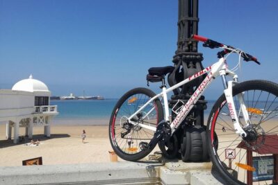 Cádiz 2:30h Bike Tour - Plaza de San Juan de Dios to Puerta Tierra: Cádiz split in two