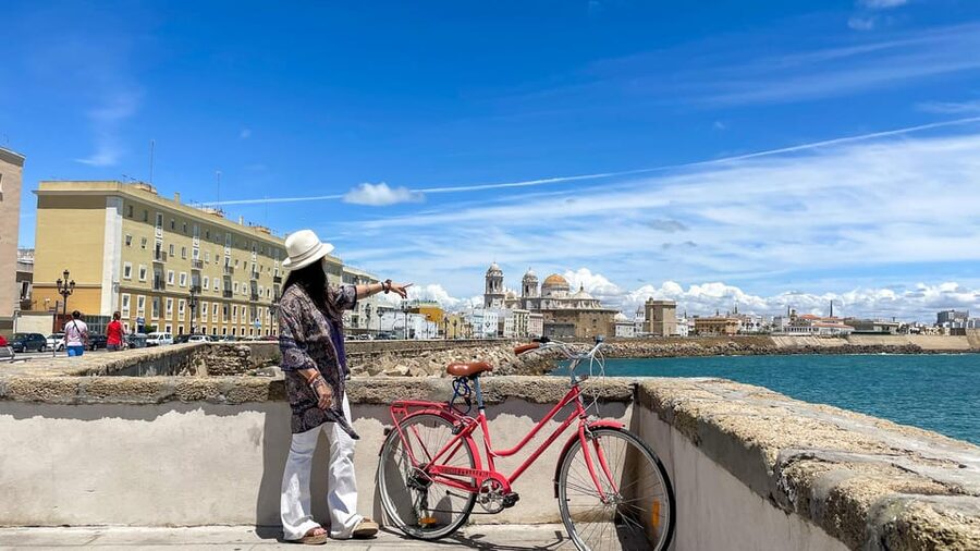 Cadiz: City Bike Tour - A Relaxed Ride to a James Bond Beach Moment