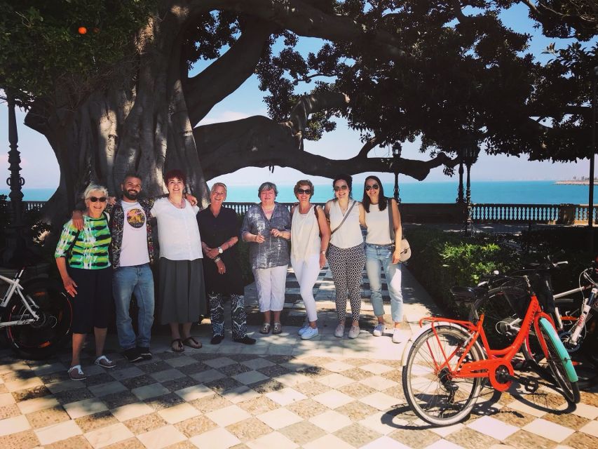 Cádiz: Guided Bike Tour - Newer Cádiz boulevards: seeing the city beyond the postcards