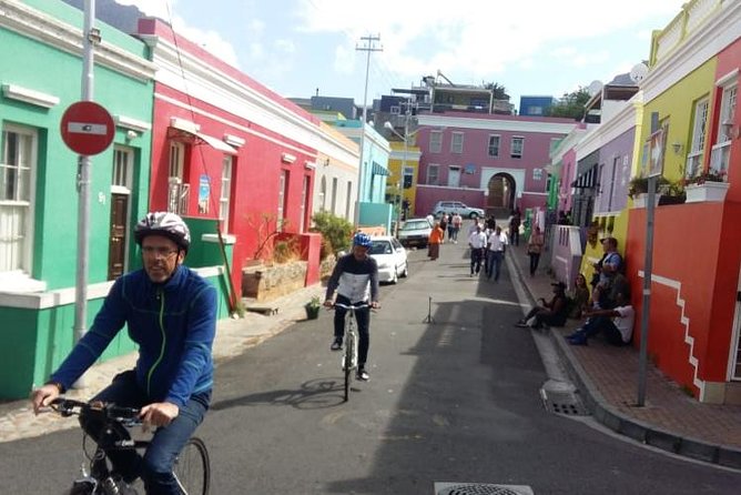 Cape Town's Finest City Bike Tour - Company’s Gardens: tea and cake in the middle of the ride