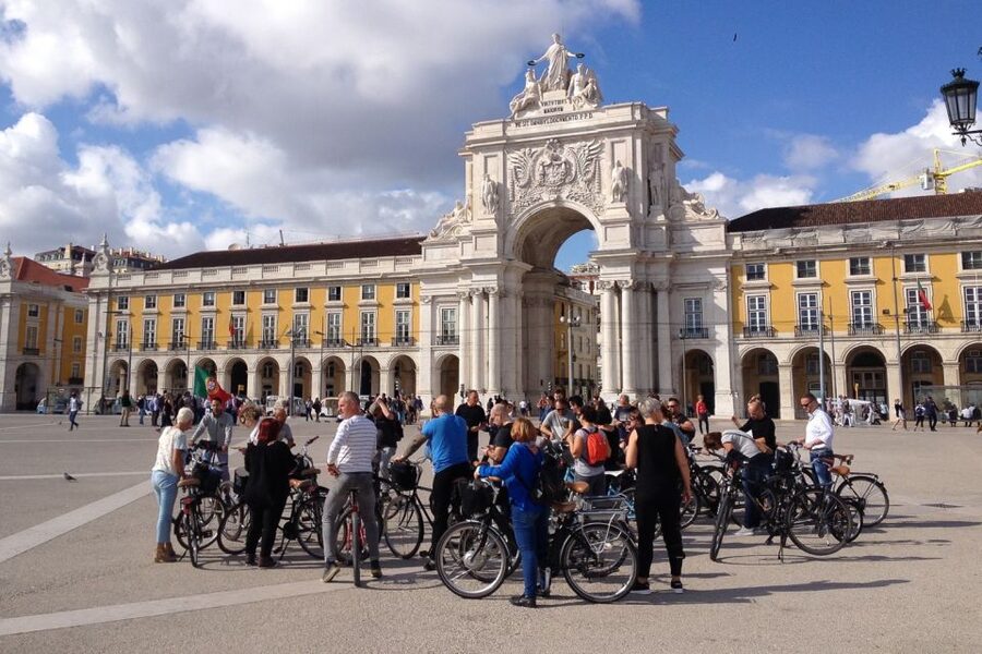 Central Lisbon 3-Hour Guided E-Bike Tour - The guides: stories that fit your ride
