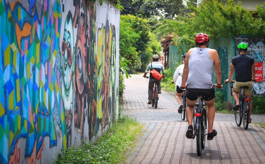 Chiang Mai: Half-Day Old Town Cycling Tour - Warorot market: where the snack stops teach you to look differently