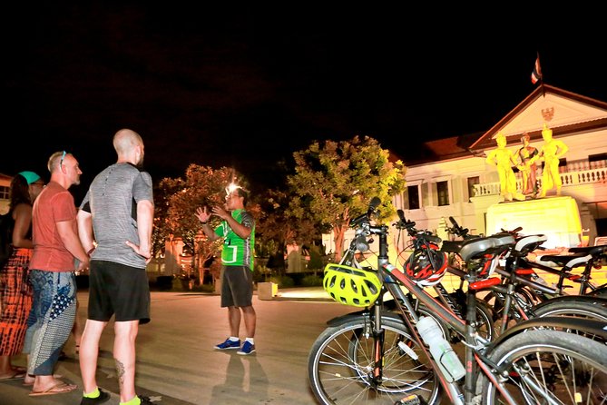 Chiang Mai Night Bike Tour - Wat Chedi Luang, City Pillar, and Auspicious Dipterocarp Trees