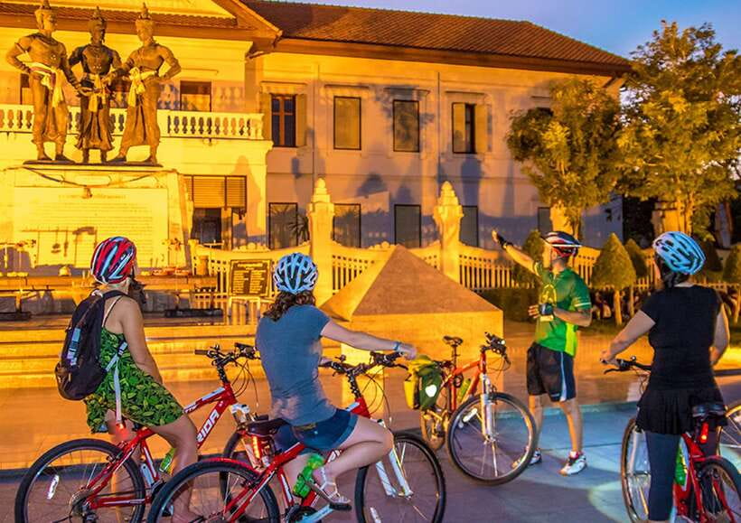 Chiang Mai: Private Historic Old City Bike Tour - Night - Wat Chedi Luang: Ruins, Scale, and City Pillar Meaning