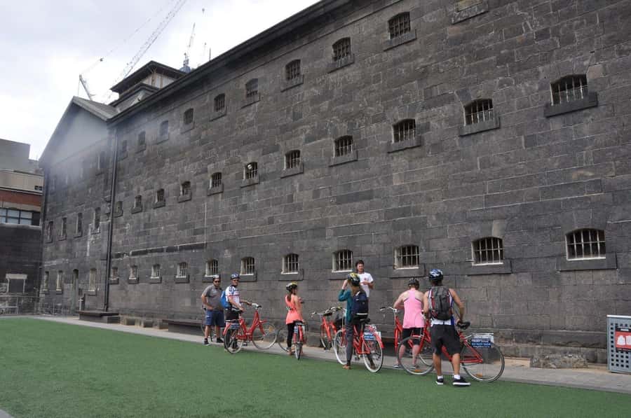 Classic Melbourne Bike tour - Getting started at Blue Tongue Bikes near Federation Square