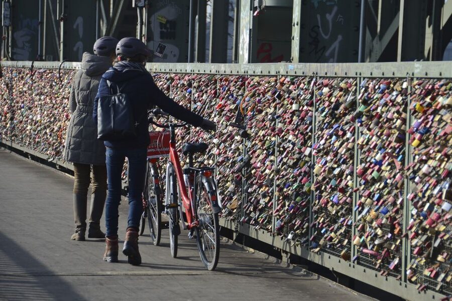 Cologne: 3-Hour Guided Bike Tour - Riding the Rhine at an easy pace: what 3 hours actually means