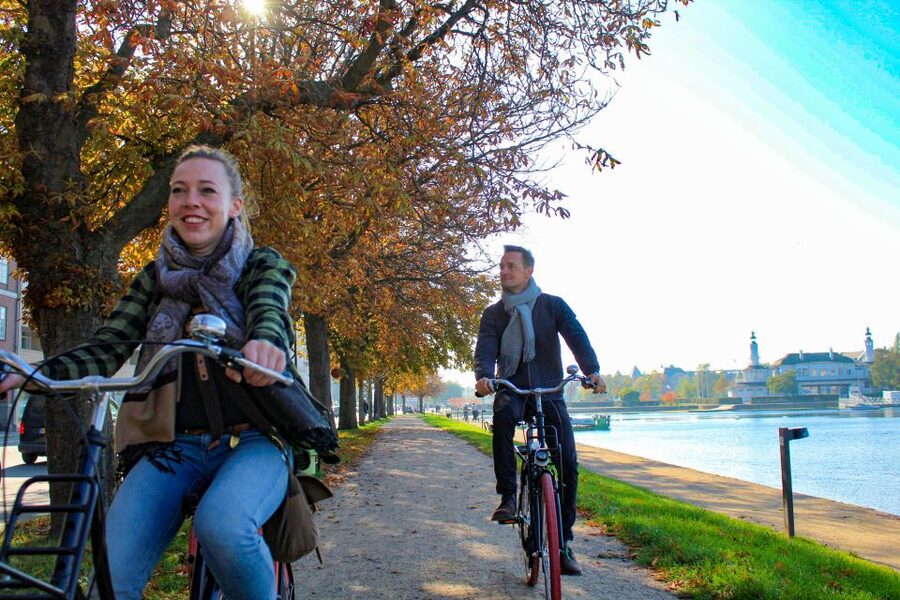 Copenhagen: 1.5-Hour City Highlights Bike Tour - Christiansborg Palace to the King’s Garden: Politics, Power, and Quick Storytelling