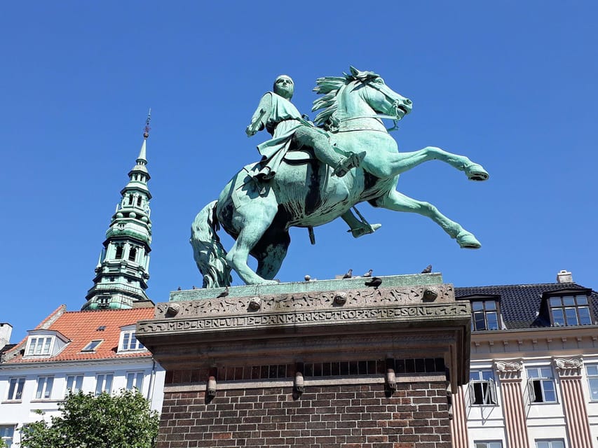 Copenhagen: 2,5-Hour 'Must See' Bike Tour with a Local Guide - Should you book this Copenhagen Vibes highlights bike tour?