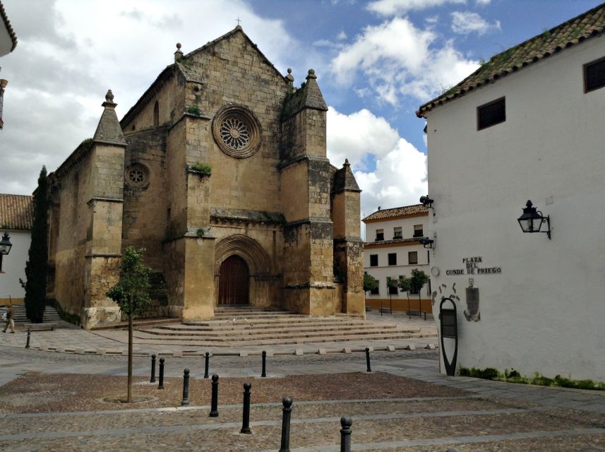 Cordoba: Bike Tour (E-Bike Available) - Córdoba on three eras: modern streets, churches, and Moorish corners