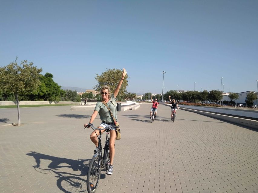 Córdoba Daily Highlights Bike Tour - Corredera Square and the River Crossing: Getting Your Bearings Fast