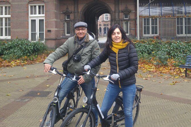 Daily group bike tour in Spanish. - Proeflokaal ’t Blauwe Theehuis: A Mid-Tour Recharge