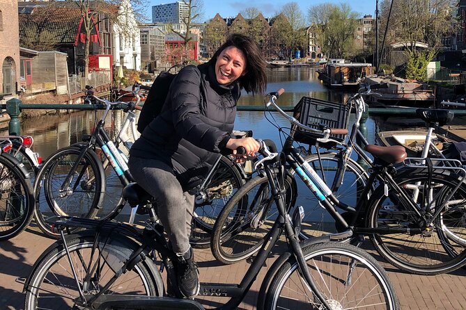 Daily group bike tour in Spanish. - Starting in Spuistraat: Getting Oriented Fast on Two Wheels
